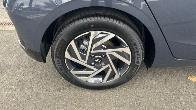 Hyundai i20 1.0T GDi 90 Element 5dr Petrol Hatchback - Image 36
